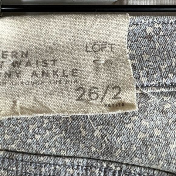 Ann Taylor Loft Modern High Waisted Skinny Ankle in Pebbled Print - Picture 8 of 8